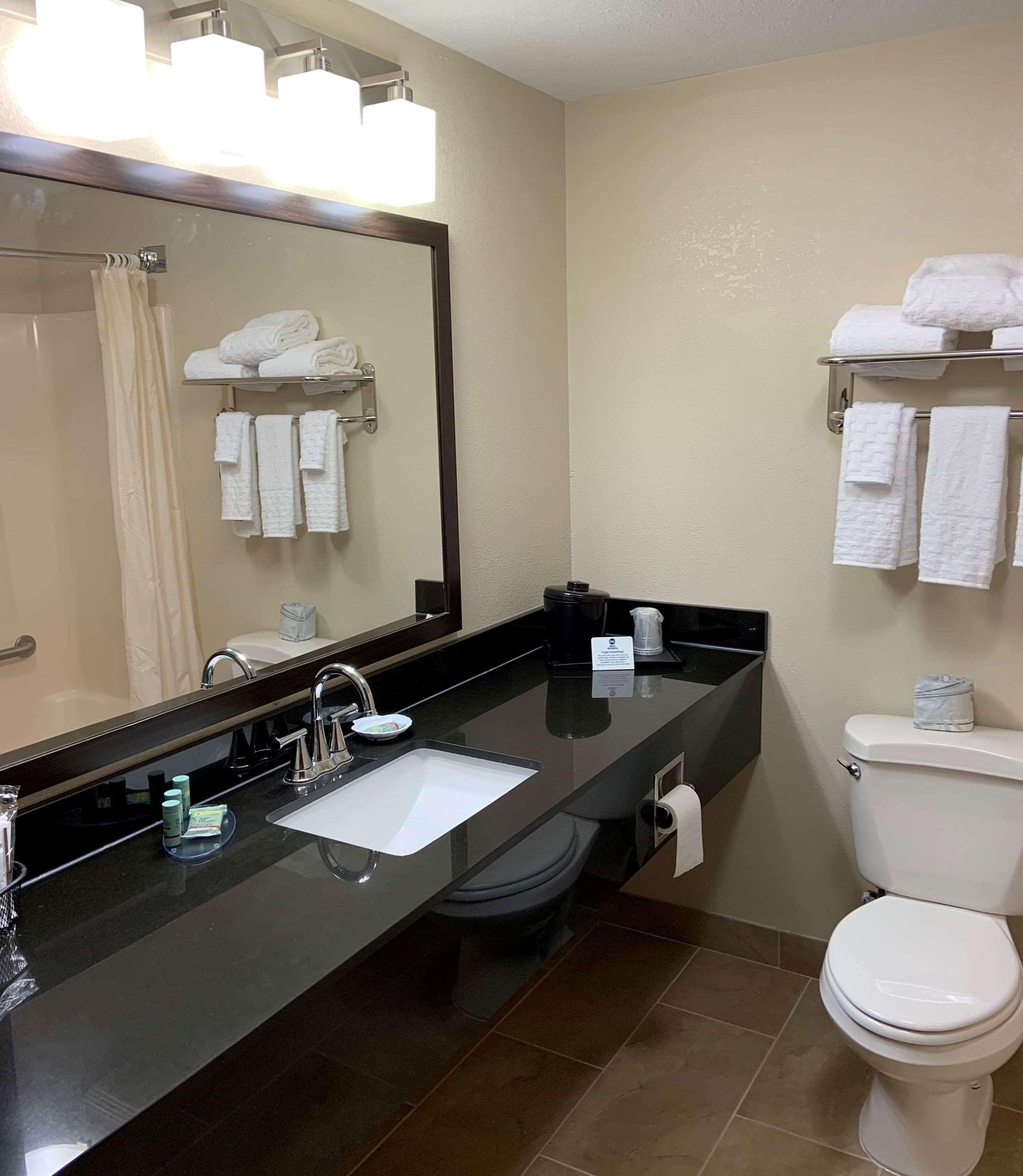 Best Western Airport Inn & Suites Cleveland Brook Park Exteriér fotografie