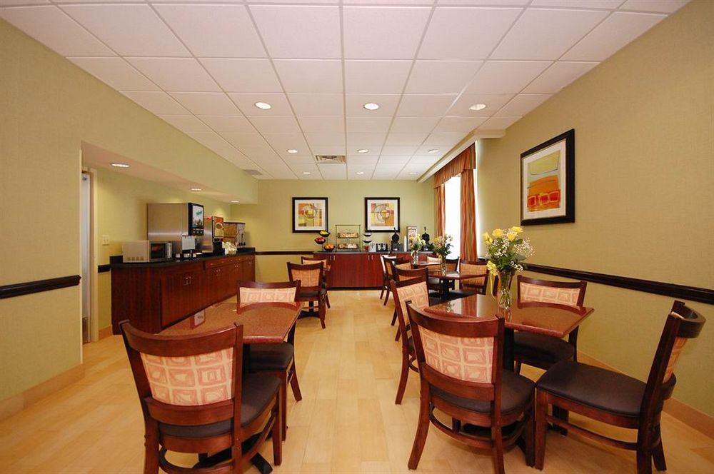 Best Western Airport Inn & Suites Cleveland Brook Park Restaurace fotografie