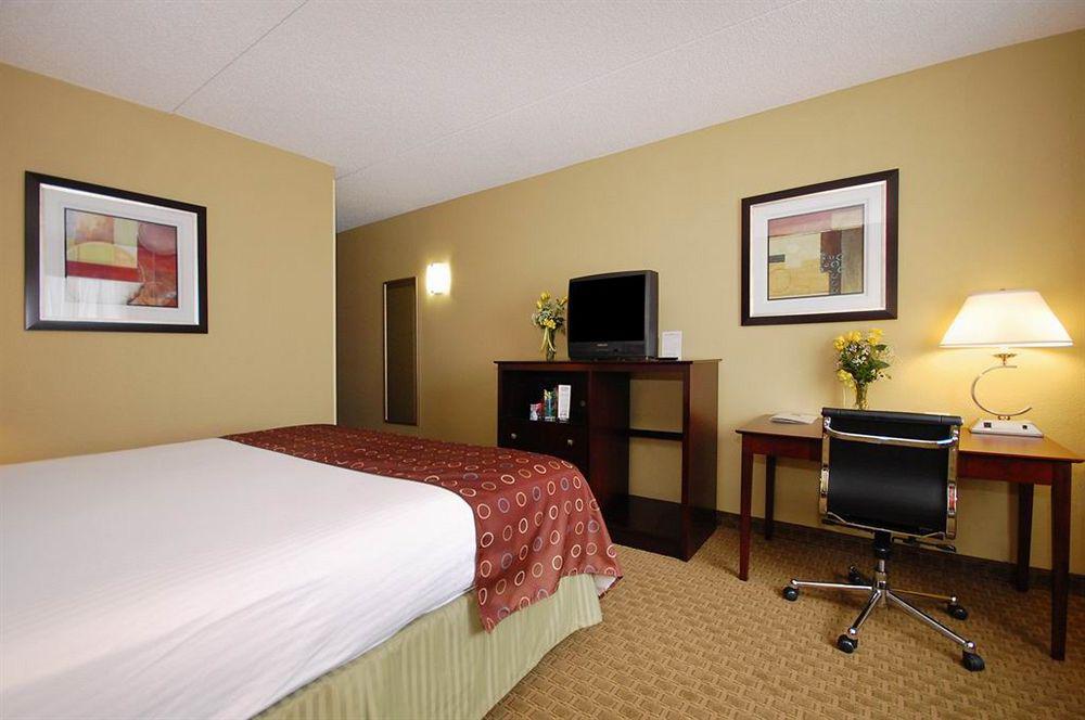 Best Western Airport Inn & Suites Cleveland Brook Park Exteriér fotografie